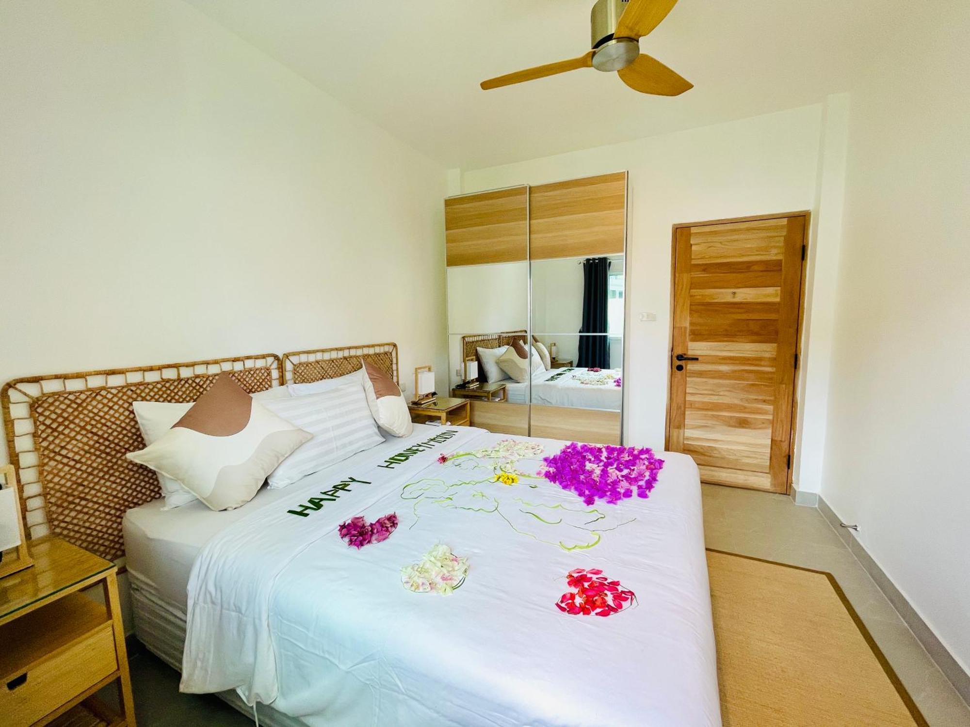 Baan Saint-Tropez Seaview Villas Kata Beach Exterior foto
